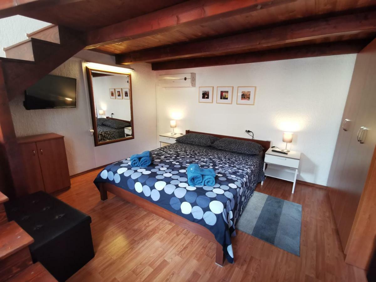 Studio Apartman Galerija บูเซต ภายนอก รูปภาพ