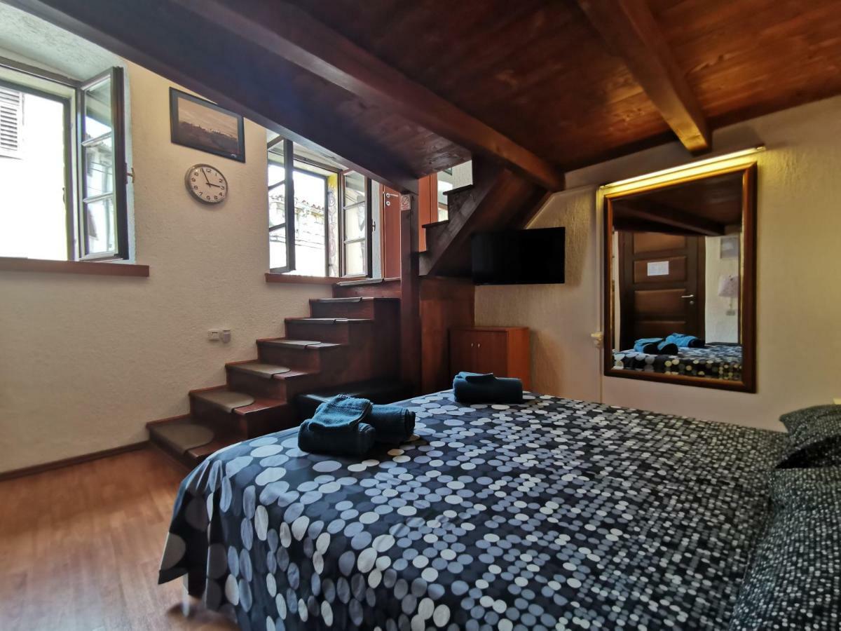 Studio Apartman Galerija บูเซต ภายนอก รูปภาพ