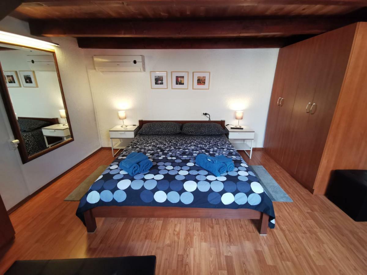 Studio Apartman Galerija บูเซต ภายนอก รูปภาพ