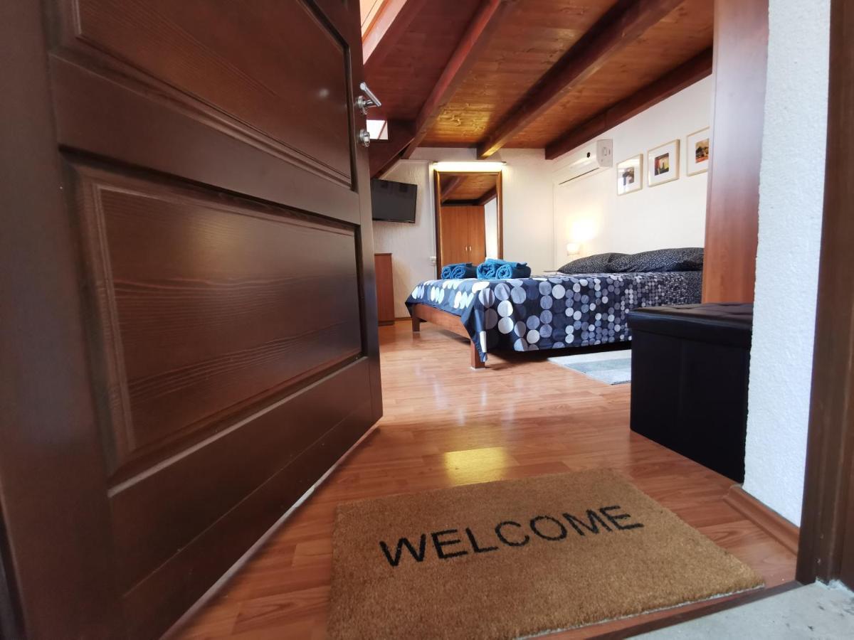 Studio Apartman Galerija บูเซต ภายนอก รูปภาพ
